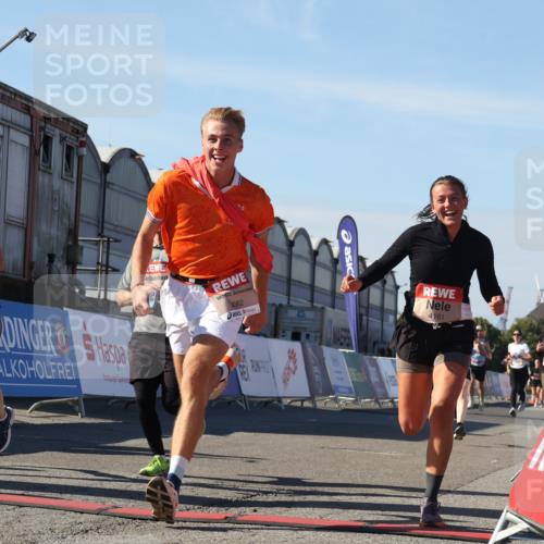 03.10.2025 - Köhlbrandbrückenlauf Luisa Fischer http://msf.ph/oto/9031184 03.10.2025 13:05:32 Ziel 4011, 4062, 4161, 4278, 4384, 4584, 5468, 6281 meine-sportfotos.de