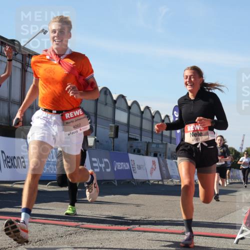 03.10.2025 - Köhlbrandbrückenlauf Luisa Fischer http://msf.ph/oto/9031186 03.10.2025 13:05:32 Ziel 4011, 4062, 4161, 4278, 4384, 4584, 5468, 6281 meine-sportfotos.de