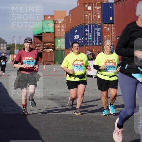 03.10.2025 - Köhlbrandbrückenlauf Michael Burmester http://msf.ph/oto/9031196 03.10.2025 10:37:00 Ziel 2324, 2738, 2741, 2757, 3571 meine-sportfotos.de