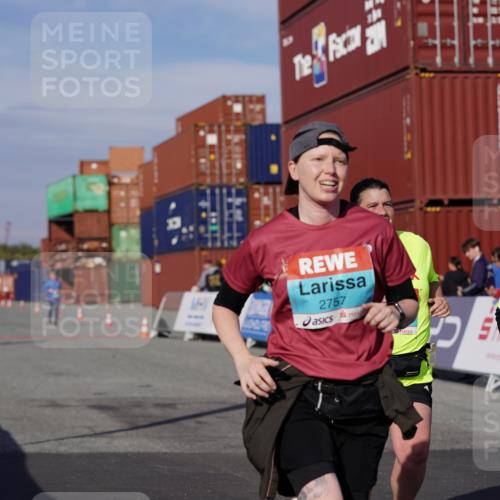 03.10.2025 - Köhlbrandbrückenlauf Michael Burmester http://msf.ph/oto/9031221 03.10.2025 10:37:02 Ziel 2324, 2606, 2738, 2741, 2757 meine-sportfotos.de