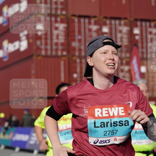 03.10.2025 - Köhlbrandbrückenlauf Michael Burmester http://msf.ph/oto/9031225 03.10.2025 10:37:02 Ziel 2324, 2606, 2738, 2741, 2757 meine-sportfotos.de