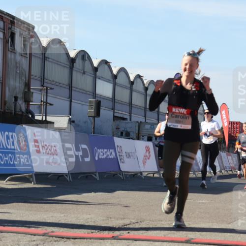 03.10.2025 - Köhlbrandbrückenlauf Luisa Fischer http://msf.ph/oto/9031226 03.10.2025 13:05:36 Ziel 4011, 4062, 4161, 4278, 4296, 4332, 4384, 4584, 5468, 5676, 6281, 6786, 6787 meine-sportfotos.de
