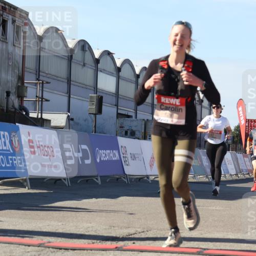 03.10.2025 - Köhlbrandbrückenlauf Luisa Fischer http://msf.ph/oto/9031230 03.10.2025 13:05:37 Ziel 4011, 4062, 4161, 4278, 4296, 4332, 4384, 5468, 5676, 6281, 6786, 6787 meine-sportfotos.de