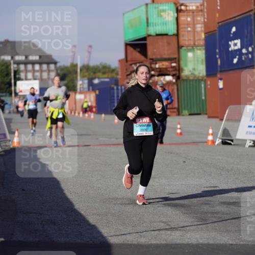03.10.2025 - Köhlbrandbrückenlauf Michael Burmester http://msf.ph/oto/9031235 03.10.2025 10:37:07 Ziel 2606 meine-sportfotos.de