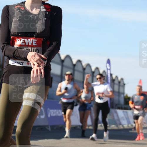 03.10.2025 - Köhlbrandbrückenlauf Luisa Fischer http://msf.ph/oto/9031240 03.10.2025 13:05:38 Ziel 4011, 4062, 4161, 4278, 4296, 4332, 4384, 5468, 5676, 6281, 6786, 6787 meine-sportfotos.de
