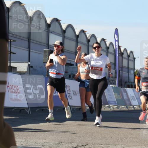 03.10.2025 - Köhlbrandbrückenlauf Luisa Fischer http://msf.ph/oto/9031243 03.10.2025 13:05:38 Ziel 4011, 4062, 4161, 4278, 4296, 4332, 4384, 5468, 5676, 6281, 6786, 6787 meine-sportfotos.de