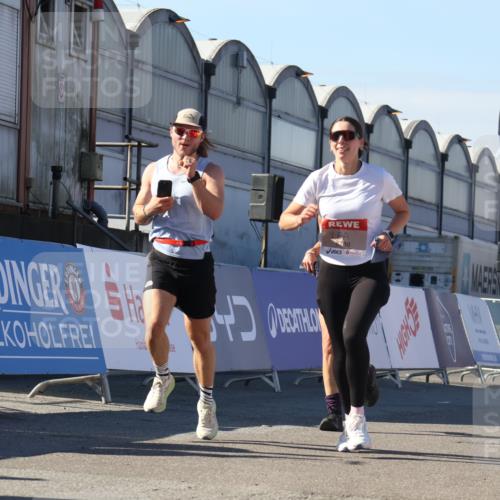 03.10.2025 - Köhlbrandbrückenlauf Luisa Fischer http://msf.ph/oto/9031250 03.10.2025 13:05:39 Ziel 4011, 4062, 4161, 4278, 4296, 4332, 4384, 4564, 5468, 5676, 6281, 6786, 6787 meine-sportfotos.de