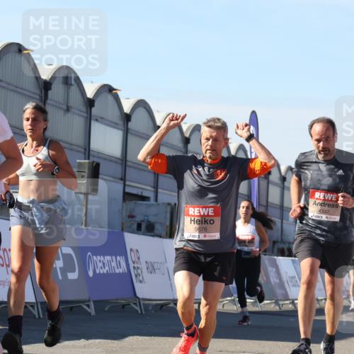 03.10.2025 - Köhlbrandbrückenlauf Luisa Fischer http://msf.ph/oto/9031266 03.10.2025 13:05:40 Ziel 4062, 4133, 4161, 4278, 4296, 4332, 4384, 4564, 5468, 5676, 5964, 6281, 6786, 6787 meine-sportfotos.de