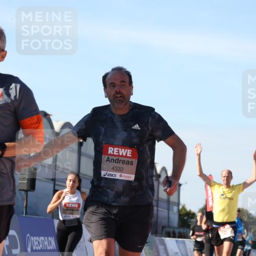 03.10.2025 - Köhlbrandbrückenlauf Luisa Fischer http://msf.ph/oto/9031271 03.10.2025 13:05:41 Ziel 4062, 4133, 4161, 4278, 4296, 4332, 4384, 4467, 4564, 4599, 5468, 5676, 5964, 6281, 6786, 6787 meine-sportfotos.de