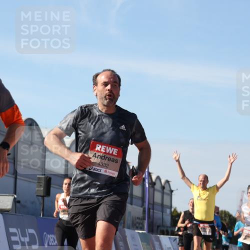 03.10.2025 - Köhlbrandbrückenlauf Luisa Fischer http://msf.ph/oto/9031275 03.10.2025 13:05:42 Ziel 4062, 4133, 4161, 4278, 4296, 4332, 4384, 4467, 4564, 4599, 5468, 5676, 5964, 6281, 6631, 6786, 6787 meine-sportfotos.de