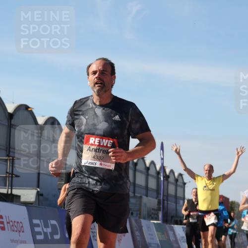 03.10.2025 - Köhlbrandbrückenlauf Luisa Fischer http://msf.ph/oto/9031280 03.10.2025 13:05:42 Ziel 4062, 4133, 4161, 4278, 4296, 4332, 4384, 4467, 4564, 4599, 5468, 5676, 5964, 6281, 6631, 6786, 6787 meine-sportfotos.de