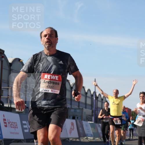 03.10.2025 - Köhlbrandbrückenlauf Luisa Fischer http://msf.ph/oto/9031281 03.10.2025 13:05:42 Ziel 4062, 4133, 4161, 4278, 4296, 4332, 4384, 4467, 4564, 4599, 5468, 5676, 5964, 6281, 6631, 6786, 6787 meine-sportfotos.de