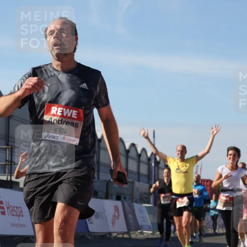 03.10.2025 - Köhlbrandbrückenlauf Luisa Fischer http://msf.ph/oto/9031285 03.10.2025 13:05:43 Ziel 4062, 4066, 4133, 4161, 4278, 4290, 4296, 4332, 4384, 4467, 4564, 4599, 5468, 5676, 5964, 6281, 6631, 6642, 6786, 6787 meine-sportfotos.de