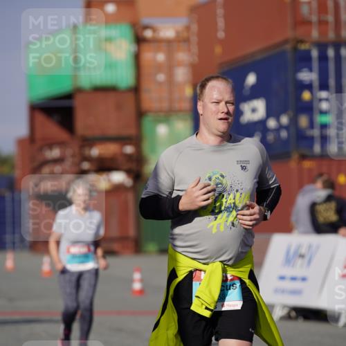 03.10.2025 - Köhlbrandbrückenlauf Michael Burmester http://msf.ph/oto/9031287 03.10.2025 10:37:16 Ziel 1958, 2153, 2238, 2487, 3298 meine-sportfotos.de