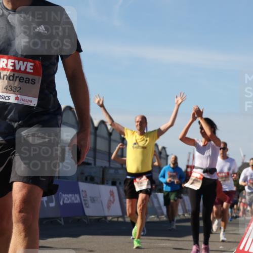 03.10.2025 - Köhlbrandbrückenlauf Luisa Fischer http://msf.ph/oto/9031297 03.10.2025 13:05:44 Ziel 4066, 4133, 4278, 4290, 4296, 4332, 4335, 4336, 4413, 4467, 4564, 4599, 5468, 5676, 5964, 6281, 6631, 6642, 6786, 6787 meine-sportfotos.de