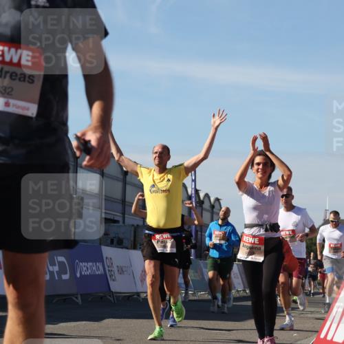 03.10.2025 - Köhlbrandbrückenlauf Luisa Fischer http://msf.ph/oto/9031300 03.10.2025 13:05:44 Ziel 4066, 4133, 4278, 4290, 4296, 4332, 4335, 4336, 4413, 4467, 4564, 4599, 5468, 5676, 5964, 6281, 6631, 6642, 6786, 6787 meine-sportfotos.de