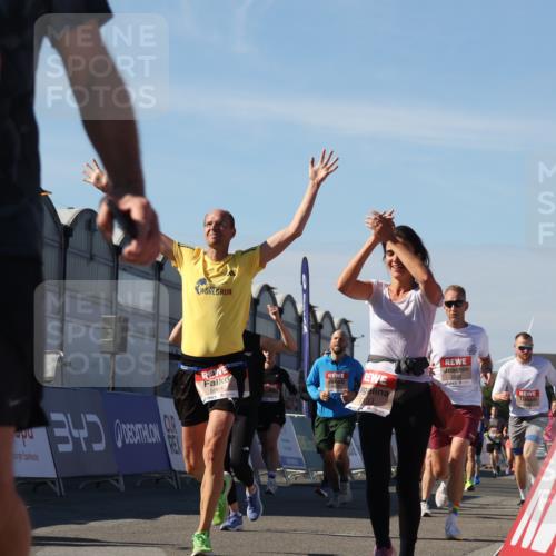 03.10.2025 - Köhlbrandbrückenlauf Luisa Fischer http://msf.ph/oto/9031302 03.10.2025 13:05:44 Ziel 4066, 4133, 4278, 4290, 4296, 4332, 4335, 4336, 4413, 4467, 4564, 4599, 5468, 5676, 5964, 6281, 6631, 6642, 6786, 6787 meine-sportfotos.de