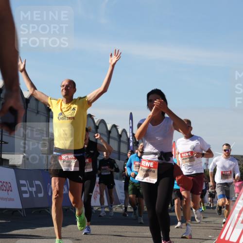 03.10.2025 - Köhlbrandbrückenlauf Luisa Fischer http://msf.ph/oto/9031307 03.10.2025 13:05:45 Ziel 4066, 4133, 4278, 4290, 4296, 4332, 4335, 4336, 4413, 4467, 4564, 4599, 4643, 5676, 5964, 6281, 6631, 6642, 6786, 6787 meine-sportfotos.de