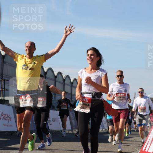 03.10.2025 - Köhlbrandbrückenlauf Luisa Fischer http://msf.ph/oto/9031311 03.10.2025 13:05:45 Ziel 4066, 4133, 4278, 4290, 4296, 4332, 4335, 4336, 4413, 4467, 4564, 4599, 4643, 5676, 5964, 6281, 6631, 6642, 6786, 6787 meine-sportfotos.de