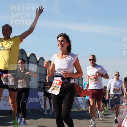 03.10.2025 - Köhlbrandbrückenlauf Luisa Fischer http://msf.ph/oto/9031314 03.10.2025 13:05:45 Ziel 4066, 4133, 4278, 4290, 4296, 4332, 4335, 4336, 4413, 4467, 4564, 4599, 4643, 5676, 5964, 6281, 6631, 6642, 6786, 6787 meine-sportfotos.de
