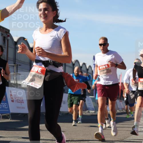 03.10.2025 - Köhlbrandbrückenlauf Luisa Fischer http://msf.ph/oto/9031320 03.10.2025 13:05:46 Ziel 4066, 4133, 4290, 4296, 4332, 4335, 4336, 4413, 4467, 4564, 4599, 4643, 5676, 5964, 6281, 6631, 6642, 6786, 6787 meine-sportfotos.de