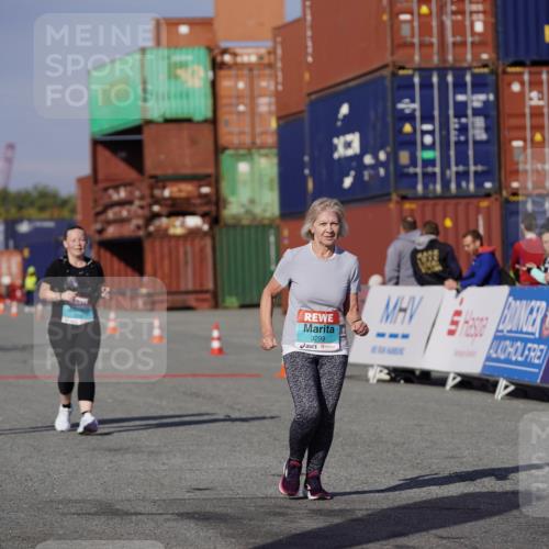 03.10.2025 - Köhlbrandbrückenlauf Michael Burmester http://msf.ph/oto/9031321 03.10.2025 10:37:20 Ziel 1958, 2153, 2238, 2487, 3298 meine-sportfotos.de