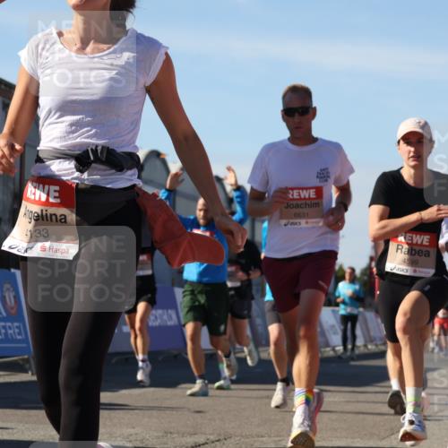 03.10.2025 - Köhlbrandbrückenlauf Luisa Fischer http://msf.ph/oto/9031323 03.10.2025 13:05:46 Ziel 4066, 4133, 4290, 4296, 4332, 4335, 4336, 4413, 4467, 4564, 4599, 4643, 5676, 5964, 6281, 6631, 6642, 6786, 6787 meine-sportfotos.de