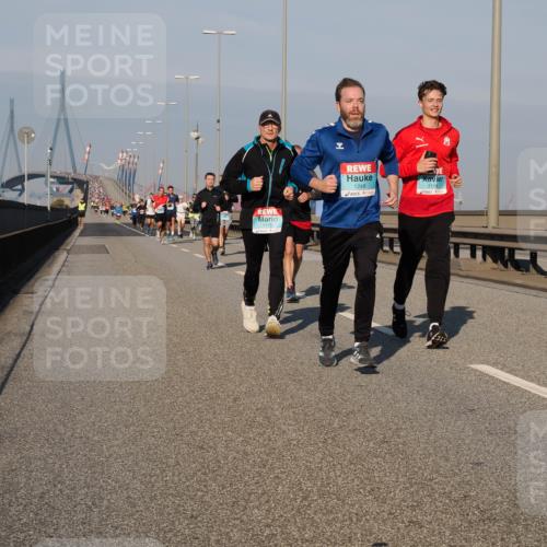 03.10.2025 - Köhlbrandbrückenlauf Fabian Wolf http://msf.ph/oto/9031324 03.10.2025 09:45:35 Position 3 1175, 1249, 1118 meine-sportfotos.de