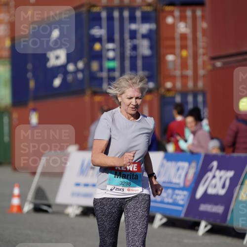 03.10.2025 - Köhlbrandbrückenlauf Michael Burmester http://msf.ph/oto/9031326 03.10.2025 10:37:21 Ziel 1958, 2238, 2487, 3298 meine-sportfotos.de