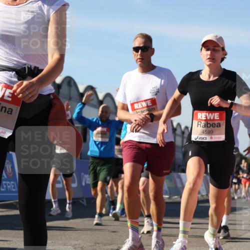 03.10.2025 - Köhlbrandbrückenlauf Luisa Fischer http://msf.ph/oto/9031327 03.10.2025 13:05:47 Ziel 4066, 4133, 4290, 4296, 4332, 4335, 4336, 4413, 4467, 4564, 4599, 4643, 5676, 5764, 5964, 6281, 6631, 6642, 6786, 6787 meine-sportfotos.de