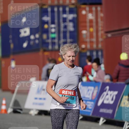 03.10.2025 - Köhlbrandbrückenlauf Michael Burmester http://msf.ph/oto/9031331 03.10.2025 10:37:21 Ziel 1958, 2238, 2487, 3298 meine-sportfotos.de