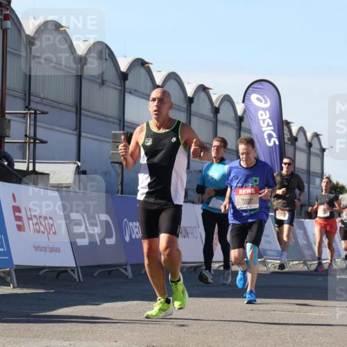 03.10.2025 - Köhlbrandbrückenlauf Luisa Fischer http://msf.ph/oto/9031340 03.10.2025 13:05:51 Ziel 4066, 4133, 4290, 4296, 4327, 4328, 4332, 4335, 4336, 4413, 4467, 4564, 4599, 4643, 4761, 5676, 5764, 5964, 6214, 6533, 6631, 6642, 6720, 6786, 6787 meine-sportfotos.de