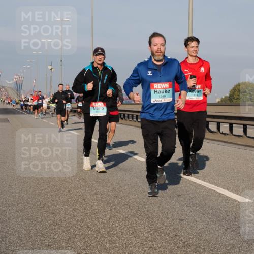 03.10.2025 - Köhlbrandbrückenlauf Fabian Wolf http://msf.ph/oto/9031341 03.10.2025 09:45:36 Position 3 1175, 1249, 1118 meine-sportfotos.de