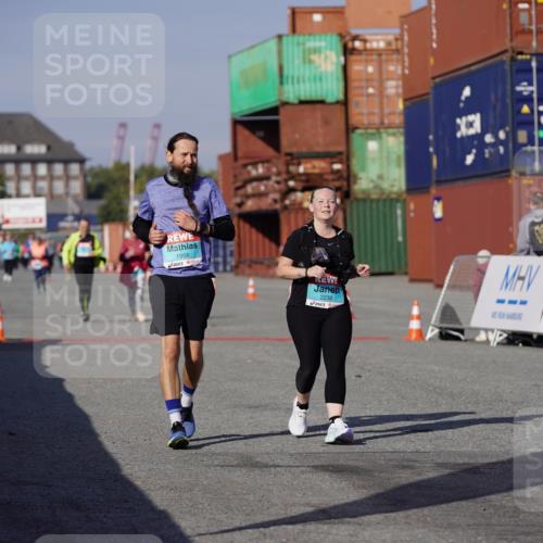 03.10.2025 - Köhlbrandbrückenlauf Michael Burmester http://msf.ph/oto/9031344 03.10.2025 10:37:22 Ziel 1958, 2238, 3298 meine-sportfotos.de