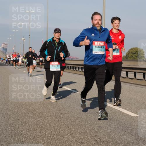 03.10.2025 - Köhlbrandbrückenlauf Fabian Wolf http://msf.ph/oto/9031346 03.10.2025 09:45:36 Position 3 1175, 1249, 1118 meine-sportfotos.de