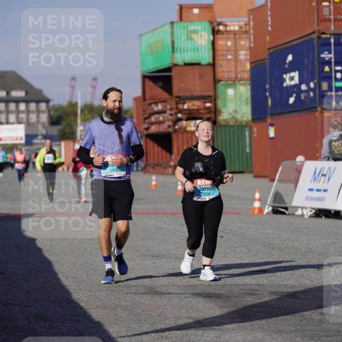 03.10.2025 - Köhlbrandbrückenlauf Michael Burmester http://msf.ph/oto/9031349 03.10.2025 10:37:22 Ziel 1958, 2238, 3298 meine-sportfotos.de