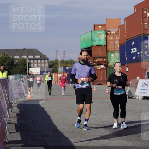 03.10.2025 - Köhlbrandbrückenlauf Michael Burmester http://msf.ph/oto/9031353 03.10.2025 10:37:24 Ziel 1958, 2238, 3298 meine-sportfotos.de