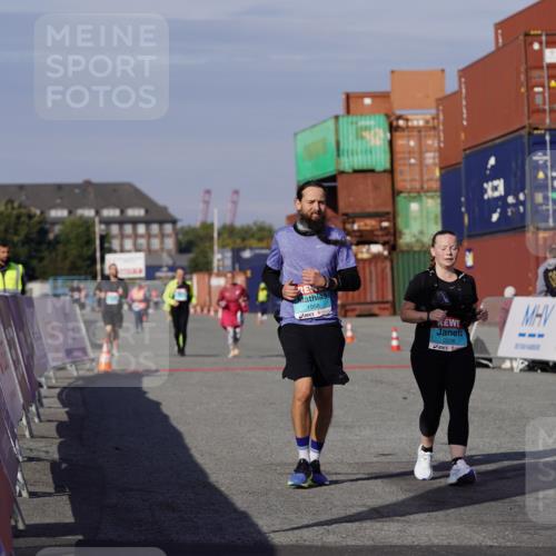 03.10.2025 - Köhlbrandbrückenlauf Michael Burmester http://msf.ph/oto/9031358 03.10.2025 10:37:24 Ziel 1958, 2238, 3298 meine-sportfotos.de