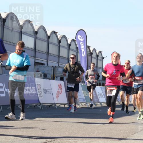 03.10.2025 - Köhlbrandbrückenlauf Luisa Fischer http://msf.ph/oto/9031360 03.10.2025 13:05:53 Ziel 4066, 4133, 4290, 4302, 4327, 4328, 4335, 4336, 4413, 4467, 4564, 4599, 4643, 4761, 4954, 5764, 5964, 6158, 6214, 6305, 6533, 6631, 6642, 6720 meine-sportfotos.de