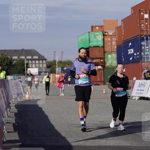 03.10.2025 - Köhlbrandbrückenlauf Michael Burmester http://msf.ph/oto/9031364 03.10.2025 10:37:24 Ziel 1958, 2238, 3298 meine-sportfotos.de