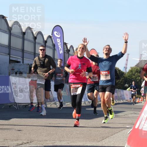 03.10.2025 - Köhlbrandbrückenlauf Luisa Fischer http://msf.ph/oto/9031369 03.10.2025 13:05:53 Ziel 4066, 4133, 4290, 4302, 4327, 4328, 4335, 4336, 4413, 4467, 4564, 4599, 4643, 4761, 4954, 5764, 5964, 6158, 6214, 6305, 6533, 6631, 6642, 6720 meine-sportfotos.de