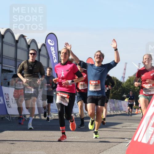 03.10.2025 - Köhlbrandbrückenlauf Luisa Fischer http://msf.ph/oto/9031371 03.10.2025 13:05:54 Ziel 4066, 4133, 4290, 4302, 4327, 4328, 4335, 4336, 4413, 4467, 4564, 4599, 4643, 4761, 4954, 5764, 5964, 6158, 6214, 6305, 6533, 6631, 6642, 6720 meine-sportfotos.de