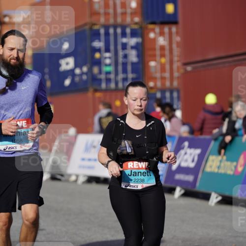 03.10.2025 - Köhlbrandbrückenlauf Michael Burmester http://msf.ph/oto/9031372 03.10.2025 10:37:25 Ziel 1958, 2238 meine-sportfotos.de