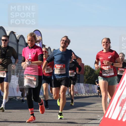 03.10.2025 - Köhlbrandbrückenlauf Luisa Fischer http://msf.ph/oto/9031377 03.10.2025 13:05:54 Ziel 4066, 4133, 4290, 4302, 4327, 4328, 4335, 4336, 4413, 4467, 4564, 4599, 4643, 4761, 4954, 5764, 5964, 6158, 6214, 6305, 6533, 6631, 6642, 6720 meine-sportfotos.de
