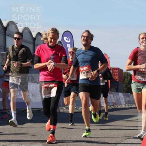 03.10.2025 - Köhlbrandbrückenlauf Luisa Fischer http://msf.ph/oto/9031381 03.10.2025 13:05:55 Ziel 4066, 4133, 4290, 4302, 4327, 4328, 4335, 4336, 4413, 4467, 4564, 4599, 4643, 4761, 4954, 5096, 5764, 5964, 6158, 6214, 6305, 6533, 6631, 6642, 6720 meine-sportfotos.de