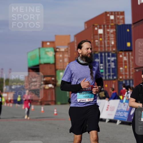 03.10.2025 - Köhlbrandbrückenlauf Michael Burmester http://msf.ph/oto/9031384 03.10.2025 10:37:26 Ziel 1958, 2238 meine-sportfotos.de