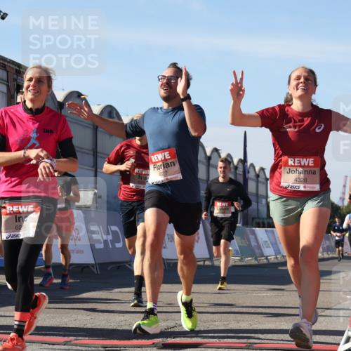 03.10.2025 - Köhlbrandbrückenlauf Luisa Fischer http://msf.ph/oto/9031395 03.10.2025 13:05:56 Ziel 4066, 4133, 4290, 4302, 4327, 4328, 4335, 4336, 4413, 4467, 4599, 4643, 4761, 4954, 5096, 5764, 5964, 6158, 6214, 6305, 6533, 6631, 6642, 6720 meine-sportfotos.de