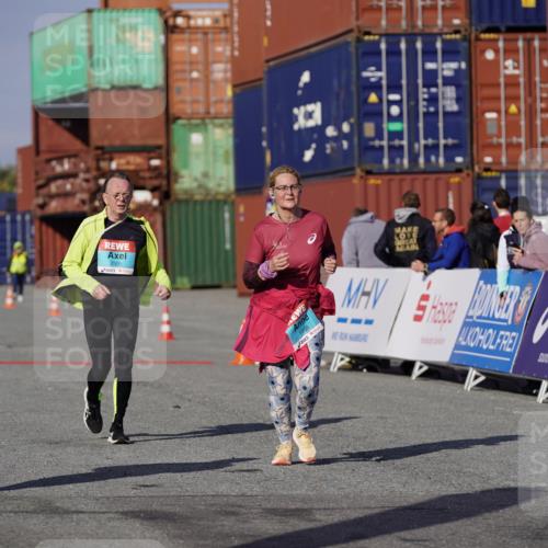 03.10.2025 - Köhlbrandbrückenlauf Michael Burmester http://msf.ph/oto/9031397 03.10.2025 10:37:35 Ziel 1988, 2390, 2505 meine-sportfotos.de