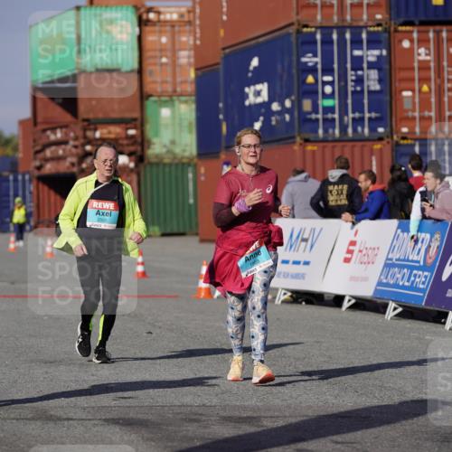 03.10.2025 - Köhlbrandbrückenlauf Michael Burmester http://msf.ph/oto/9031401 03.10.2025 10:37:35 Ziel 1988, 2390, 2505 meine-sportfotos.de