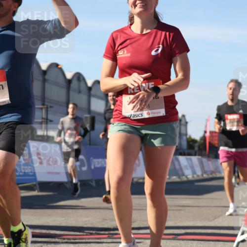 03.10.2025 - Köhlbrandbrückenlauf Luisa Fischer http://msf.ph/oto/9031405 03.10.2025 13:05:57 Ziel 4066, 4290, 4302, 4327, 4328, 4335, 4336, 4413, 4467, 4599, 4643, 4761, 4954, 5096, 5764, 6158, 6214, 6305, 6510, 6533, 6631, 6642, 6720 meine-sportfotos.de